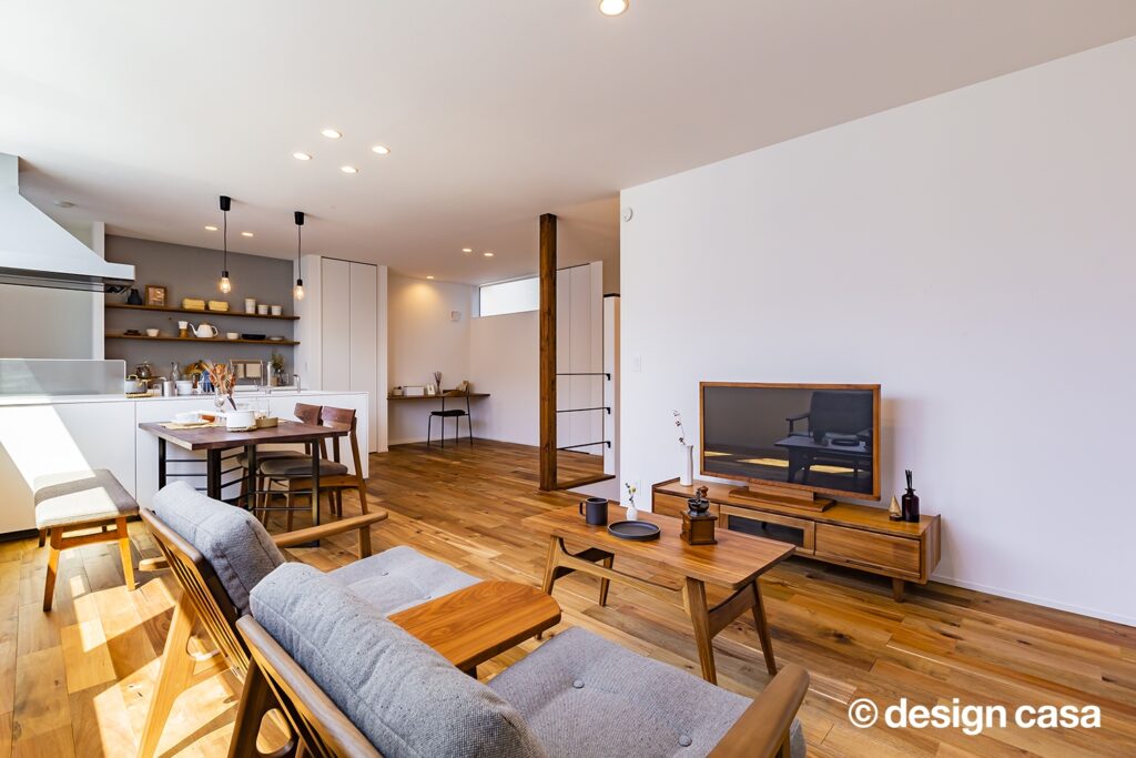 自然素材の素材感を生かしたおしゃれなLDK空間｜NATURAL STUDIO
