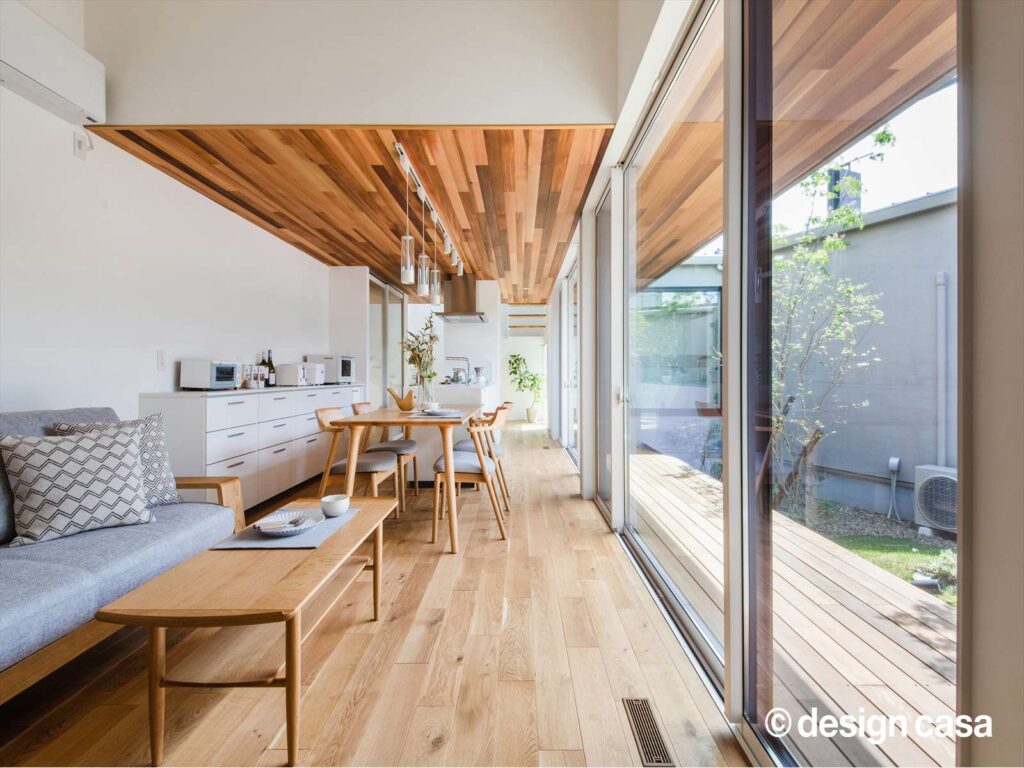 光と空気が心地よく流れる自然素材の室内デザイン｜NATURAL STUDIO
